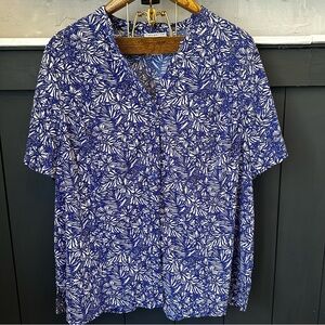 Catherine's Button up Short Sleeve Blue/White Floral Size‎ 1X (18-20)